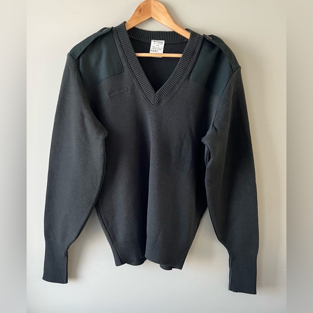 Logistik Unicorp Dark Green Military Issue Style Sweater - Size S/M - Epaulettes